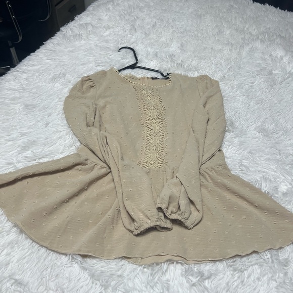 Multiple tops - Picture 2 of 9